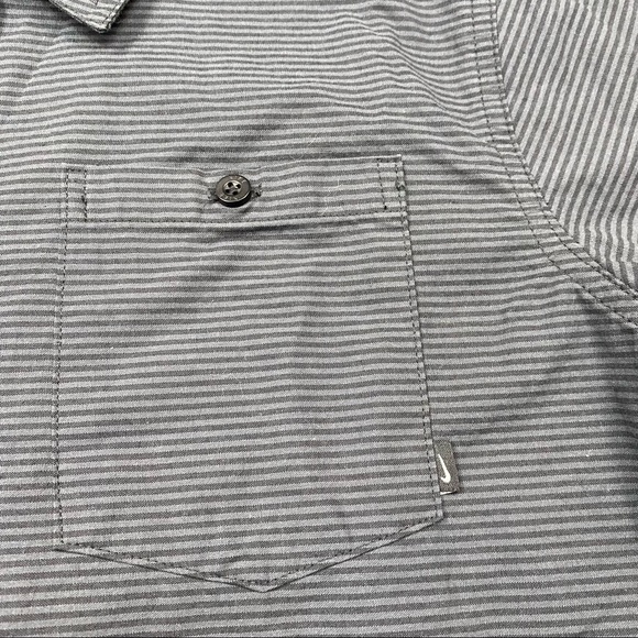 NEW! Boy’s/Kid’s Nike Button Down Shirt W/Hood & Sleeves Size Large W/Tags - Picture 3 of 5